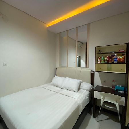 Dekost Madiun Hotel Exterior foto
