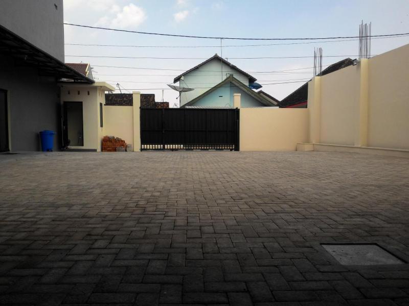 Dekost Madiun Hotel Exterior foto